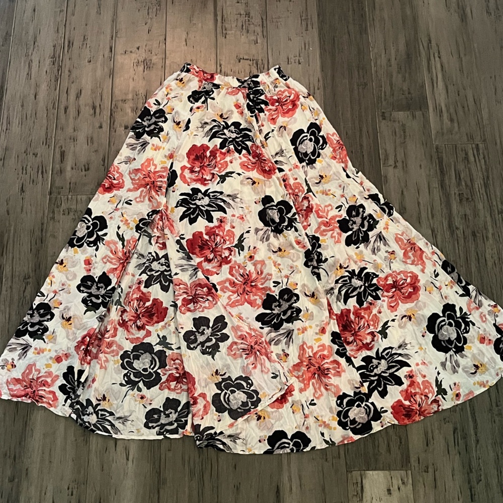 A&F Women’s Floral Maxi Skirt - Red & Black Floral on White